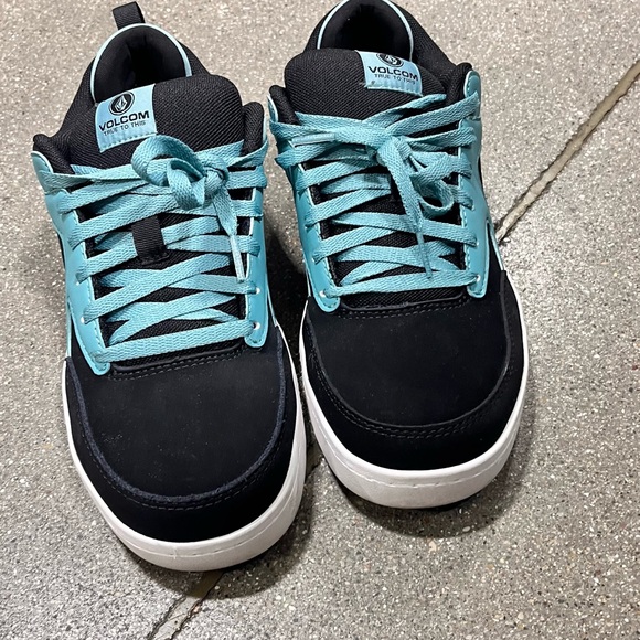 Volcom Vitals EH Comp Toe
Women's size 9. - Picture 2 of 4